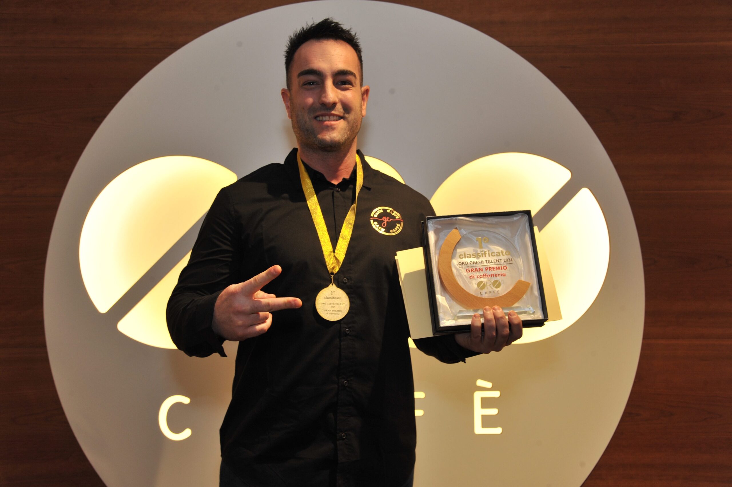 Campione del Triveneto di Caffetteria Oro Caffè 2024 è stato Mattia Virdis titolare del GACH Caffè di Tricesimo