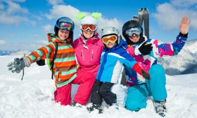 Famiglia sulle piste da sci
