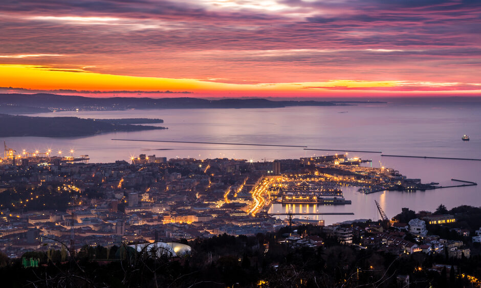 Baia di Trieste al tramonto - Il Big Science Business Forum (BSBF) 2024 a Trieste, opportunità di crescita per il FVG
