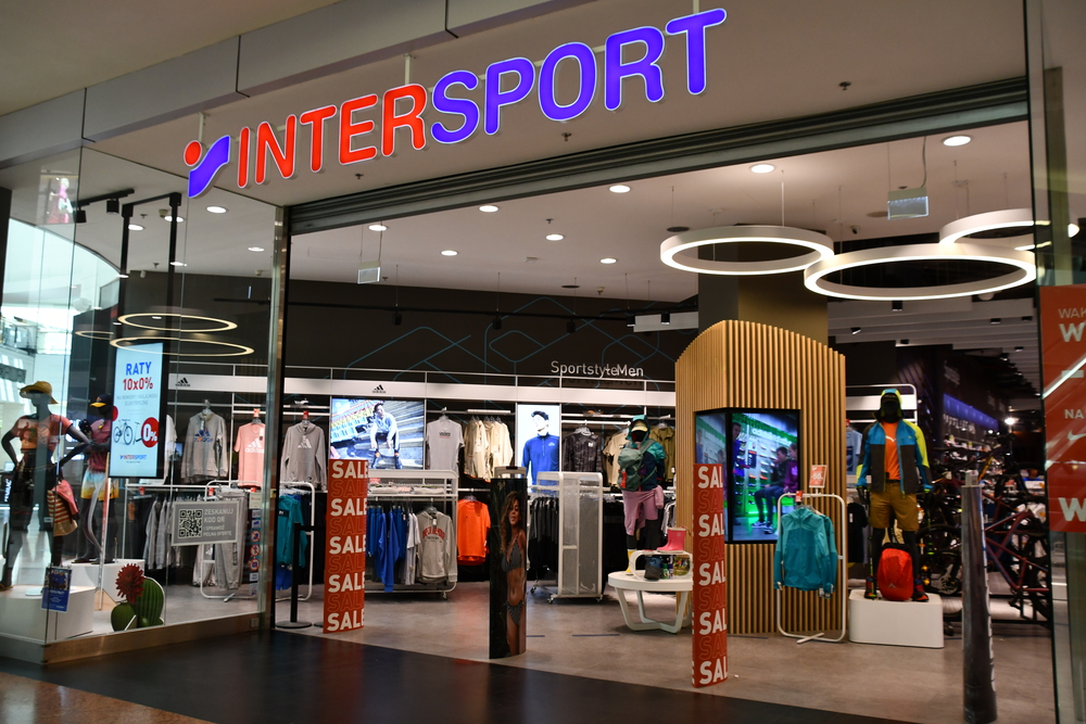 Ingresso di un negozio Intersport -Friuli-Venezia Giulia: Cisalfa inaugura il primo Intersport Superstore a Reana del Rojale