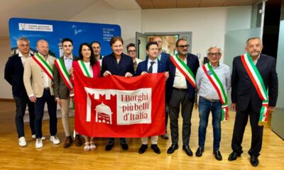 Foto di gruppo alla presentazione dell'evento - Musica, danza e sapori: la magia dei borghi del FVG nella "Notte Romantica"