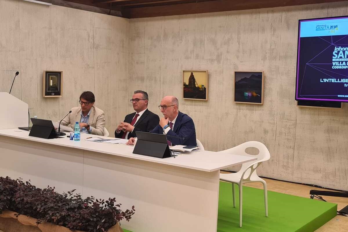 L'assessore Riccardi (a destra nella foto) nel corso dei lavori della Commissione - Sanità, Conferenza delle Regioni per ridurre le liste d'attesa