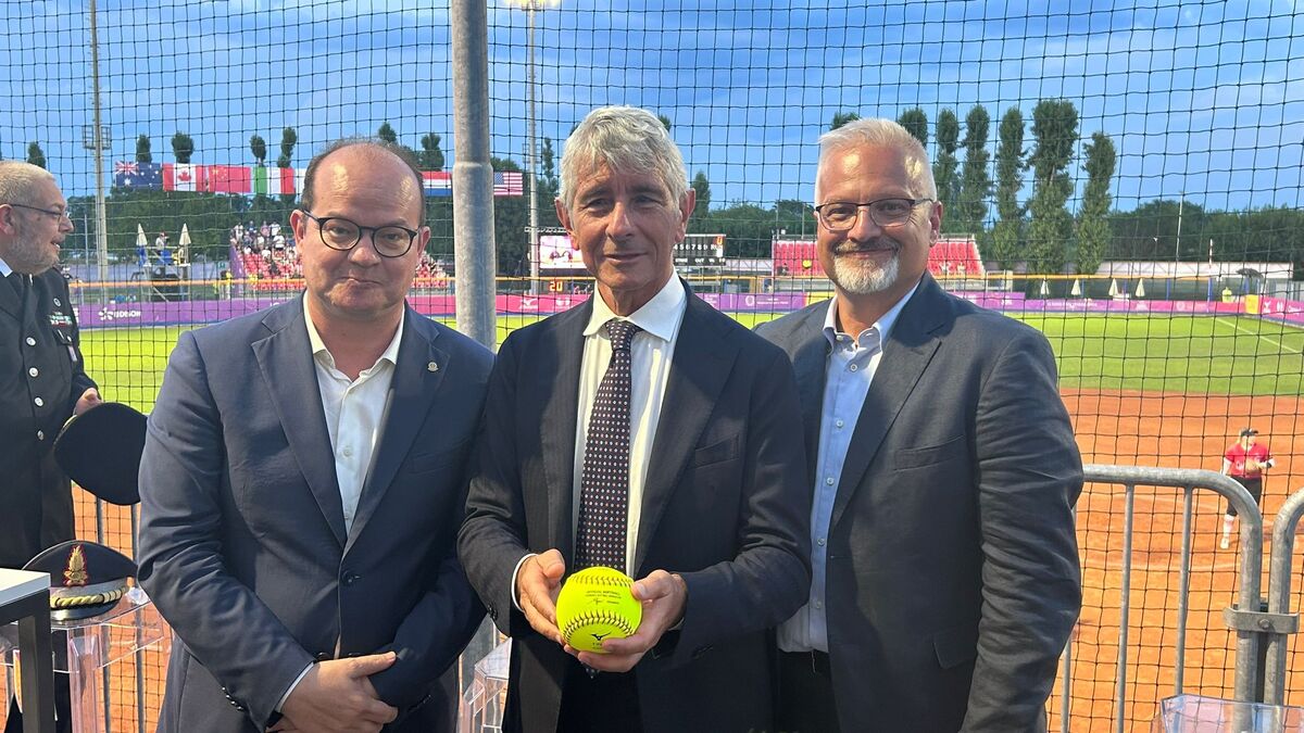 Da sinistra il vicegovernatore Anzil, il ministro Abodi e il presidente Fibs Marcon - Mondiali di softball in Friuli-Venezia Giulia, un trionfo di sport e valori