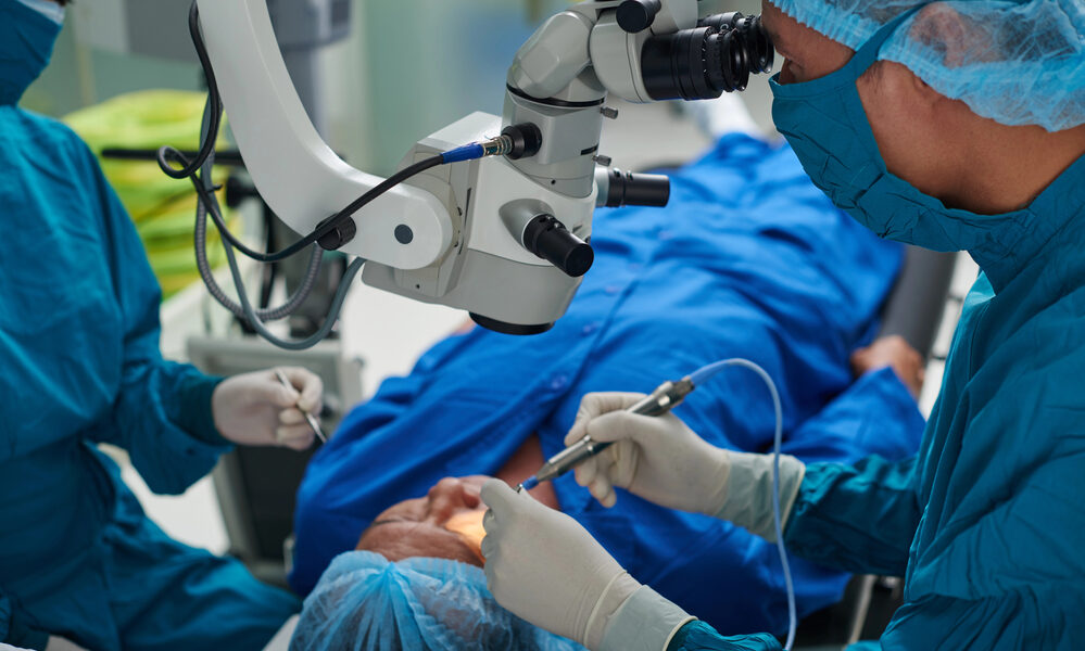intervento chirurgico agli occhi - cecità