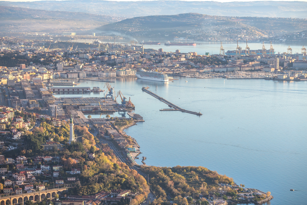 Veduta del porto di Trieste - Wartsila, accordo storico tra Governo e MSC per il futuro economico di Trieste