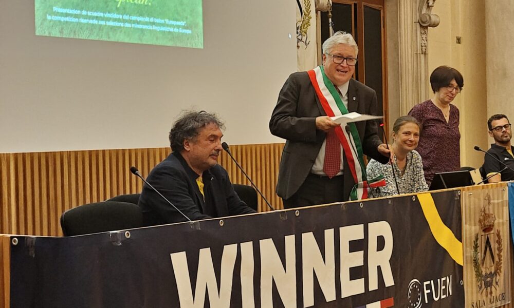Il sindaco Alberto Felice De Toni, celebra la vittoria dell'Europeada