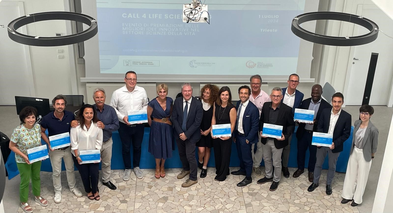 Foto di gruppo - Call 4 Ideas, premiati i progetti più innovativi nel settore Scienze della Vita