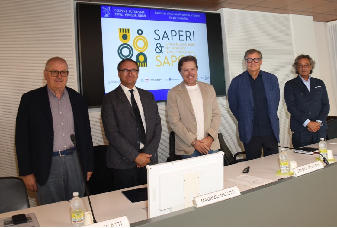 Foto di gruppo alla fine della conferenza stampa - SAPERI&SAPORI FVG, la vetrina dell’artigianato e agroalimentare a Udine