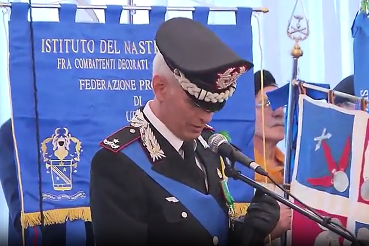 Il nuovo comandante Gabriele Vitagliano durante la cerimonia - Vitagliano alla guida della Legione Carabinieri FVG