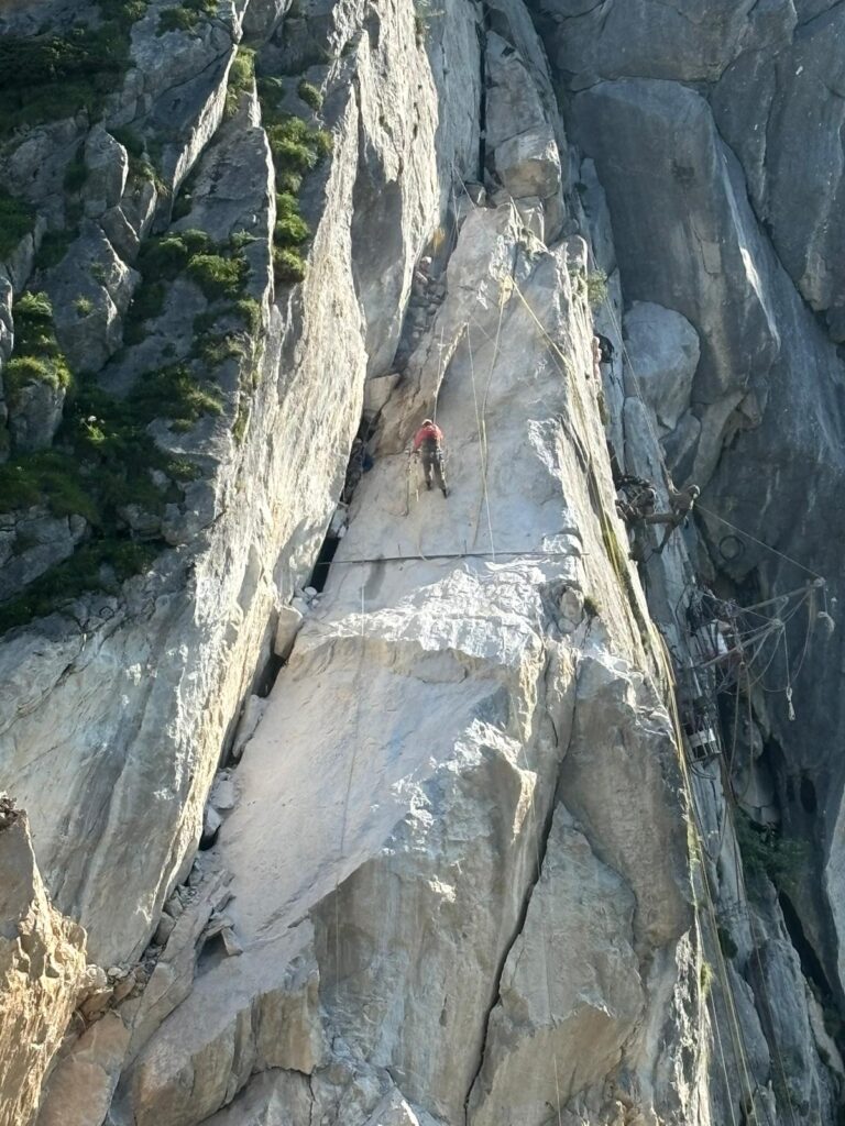 Il costone roccioso che sarà abbattuto