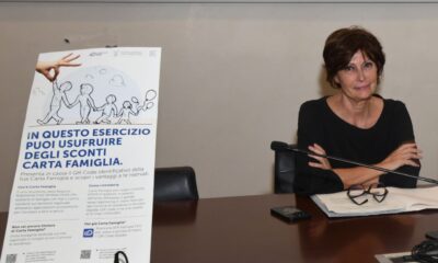 L'assessore alla Famiglia Alessia Rosolen durante la presentazione dell'iniziativa "Convenzioni non onerose" - Welfare e sconti, nuova rete di esercizi convenzionati per la Carta Famiglia