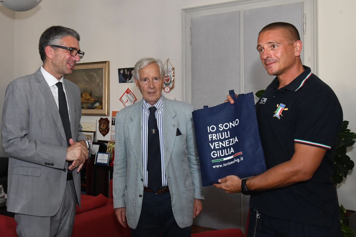 L'assessore Pierpaolo Roberti con Marco Frank e Dario Crozzoli della Federazione italiana canottaggio - Marco Frank, la resilienza di un atleta e il sogno delle Paralimpiadi di Parigi 2024