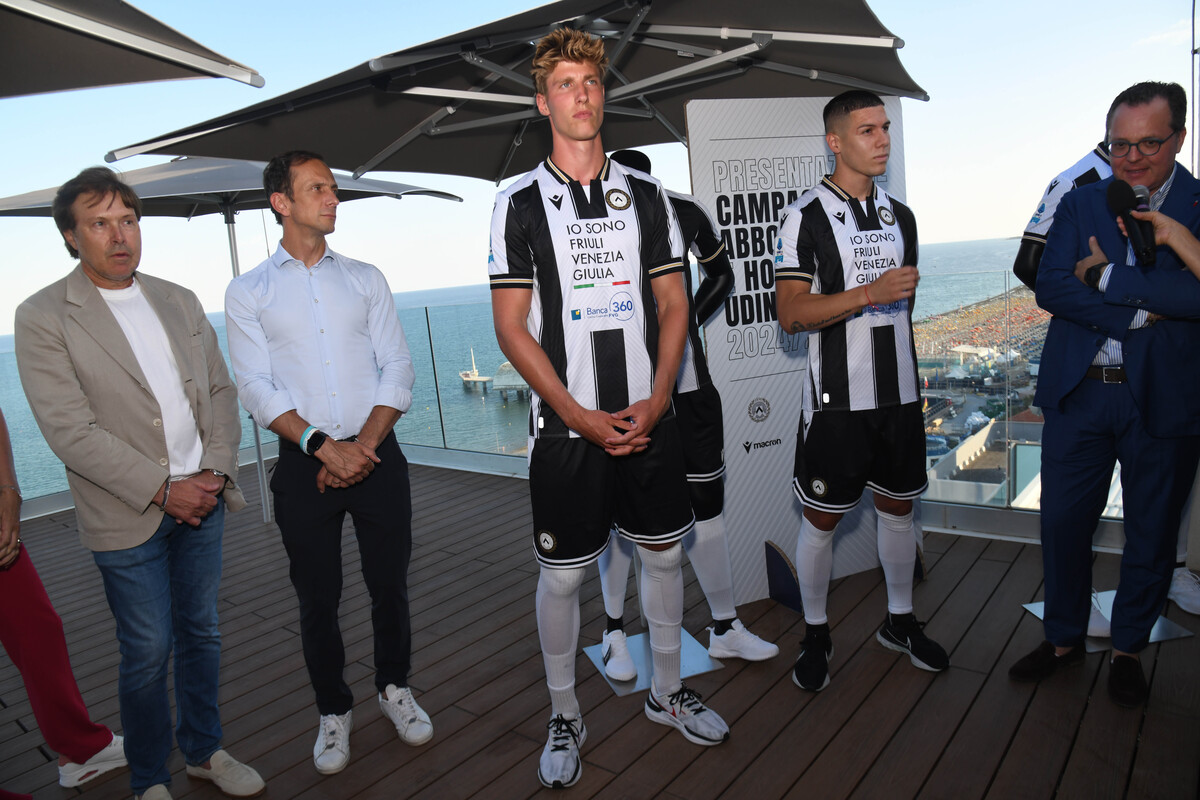 La presentazione delle nuove divise di gioco dell'Udinese calcio con il governatore Fedriga e l'assessore Bini - Visibilità globale per il FVG con il marchio regionale sulle maglie dell'Udinese