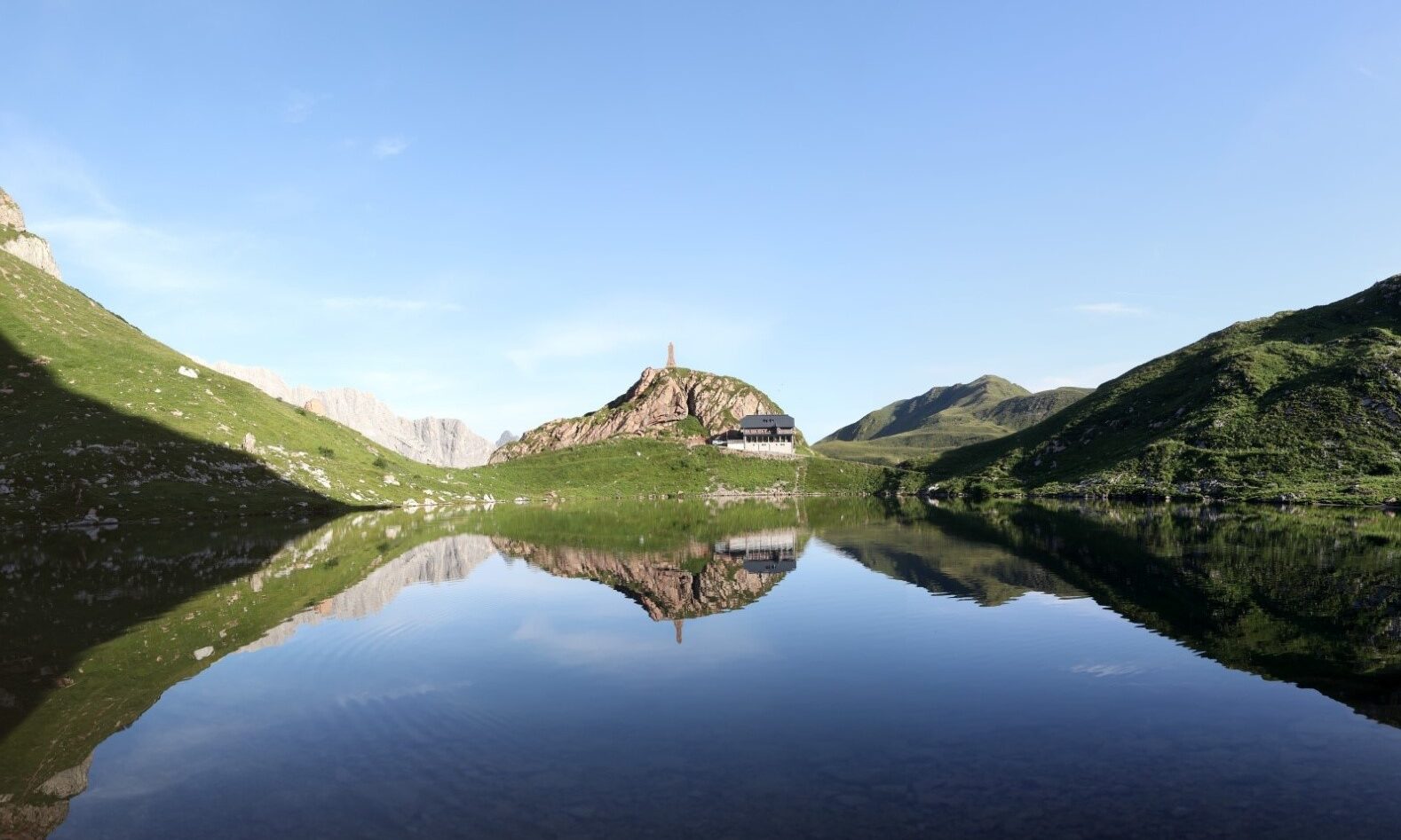 Lago Volaia sul monte Zoncolan