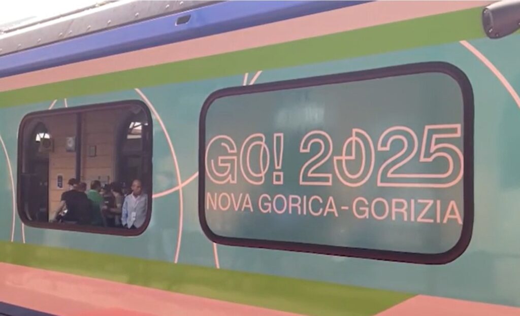 La livrea Go!2025 per il treno regionale