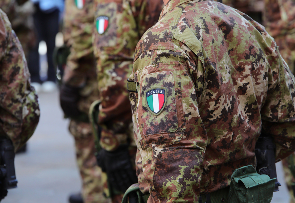 Militari in divisa