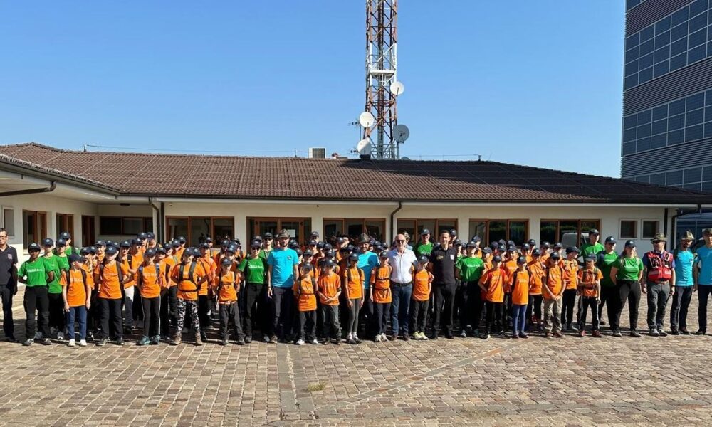 I ragazzi partecipanti ai campi scuola in visita alla sede della Protezione civile di Palmanova - Protezione Civile FVG, nuova linfa dai giovani volontari