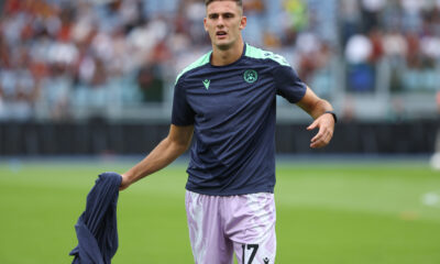 Lorenzo Lucca durante il riscaldamento di Roma Udinese