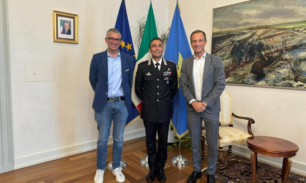 Da sinistra l'assessore Roberti, il comandante Migliozzi e il governatore Fedriga - Trieste: sicurezza al centro, incontro tra Fedriga e il nuovo comandante dei Carabinieri