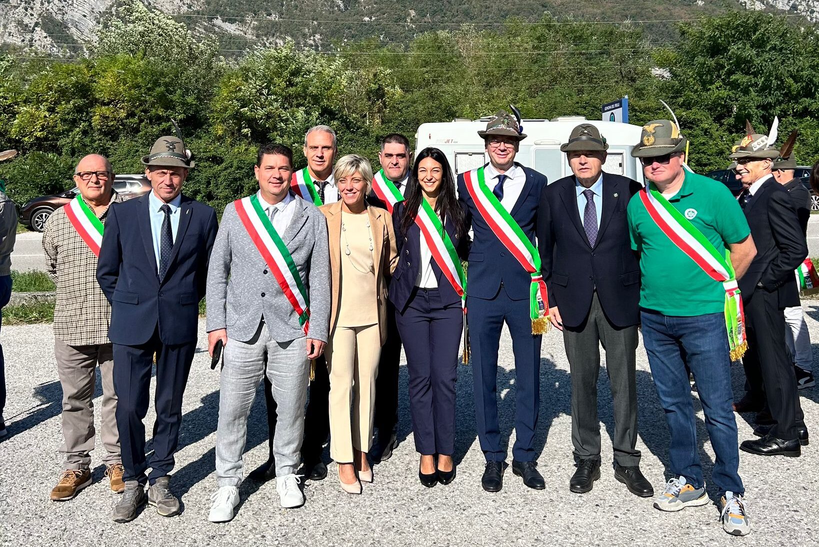 Foto di gruppo al raduno degli alpini di Venzone