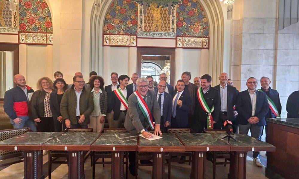 Il momento della firma ufficiale del primo Distretto del Cibo del FVG