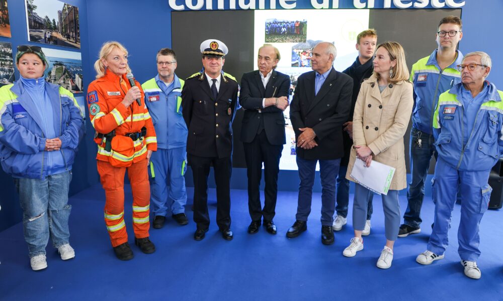 Incontro Protezione civile presso lo stand del Comune di Trieste al Villaggio Barcolana