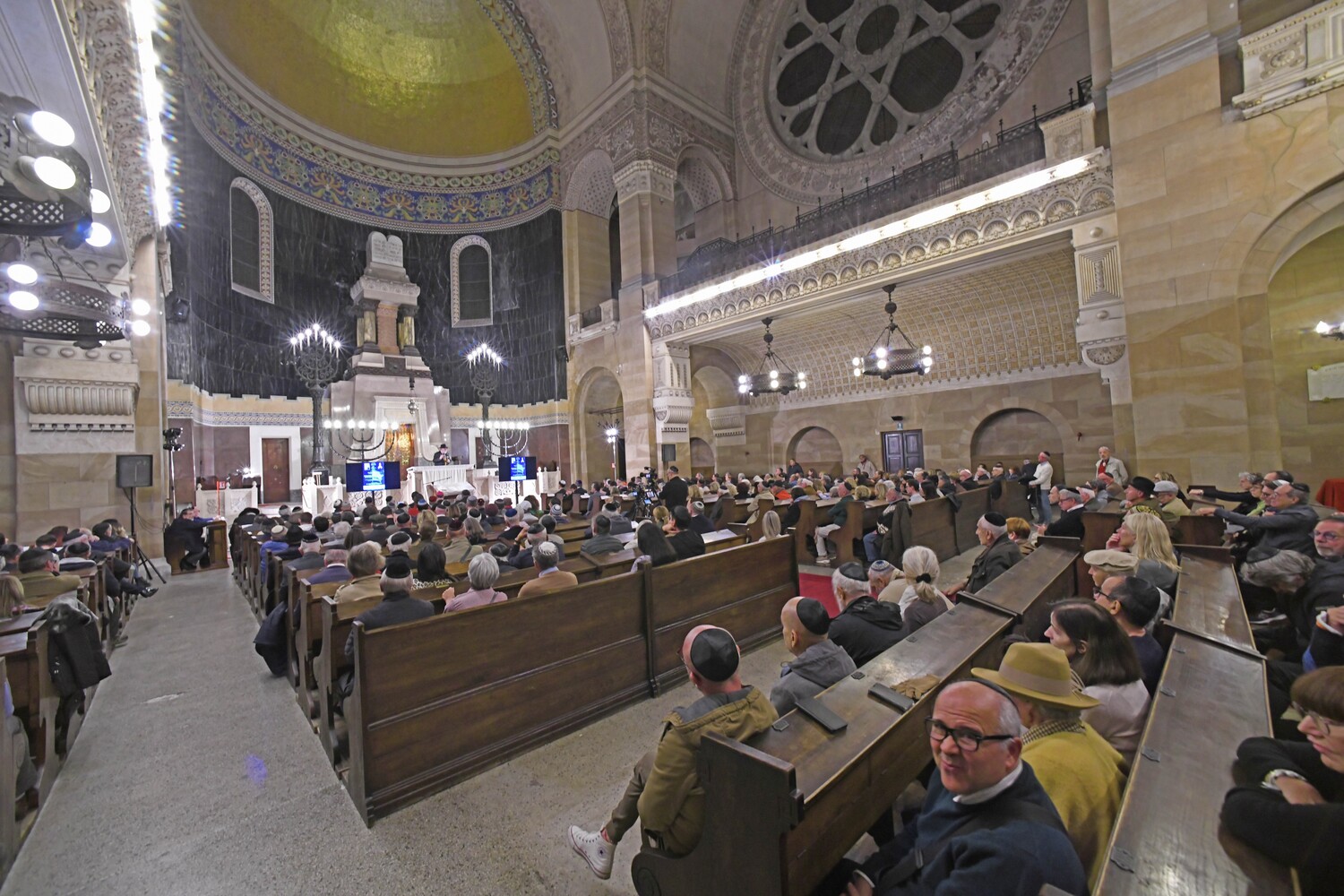 Il Tempio israelitico gremito per la commemorazione