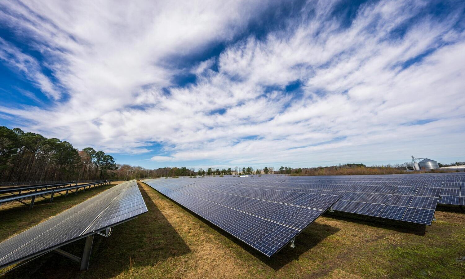 Terreno con fotovoltaico - Fotovoltaico in FVG, una nuova legge entro l’anno per tutelare agricoltura e territorio