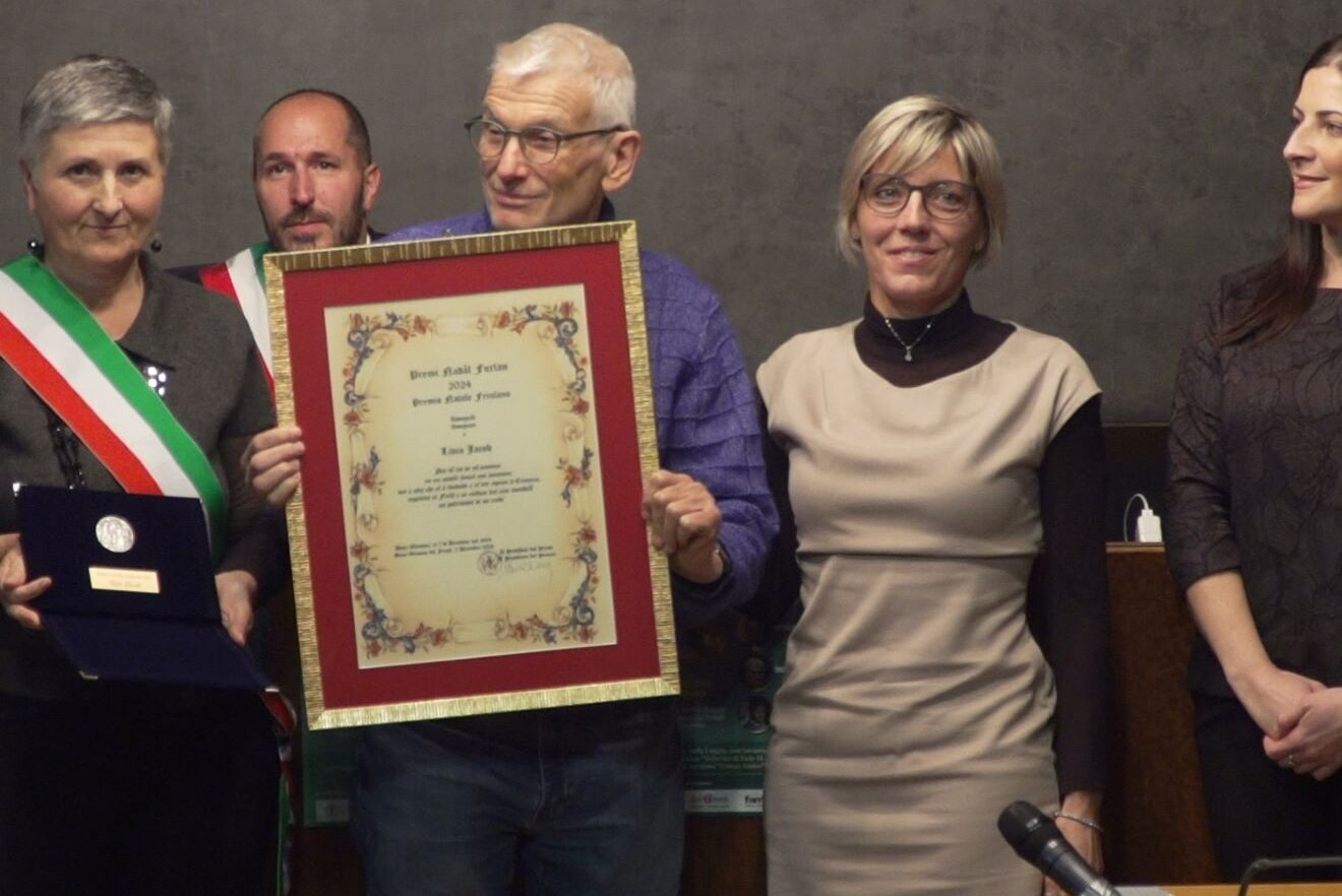 L'assessore Zilli (seconda da destra) durante la premiazione