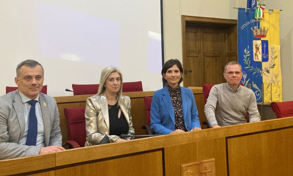 Da sinistra il direttore dell'Ater di Udine Lorenzo Puzzi, l'assessore regionale Cristina Amirante, il presidente dell'Ater Ud Vanessa Colosetti e il sindaco di Cervignano Andrea Balducci