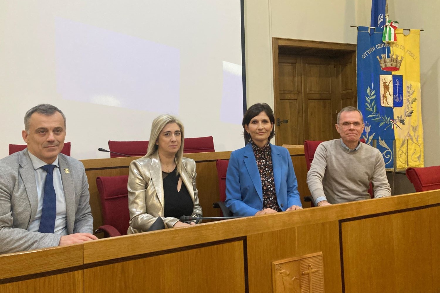 Da sinistra il direttore dell'Ater di Udine Lorenzo Puzzi, l'assessore regionale Cristina Amirante, il presidente dell'Ater Ud Vanessa Colosetti e il sindaco di Cervignano Andrea Balducci