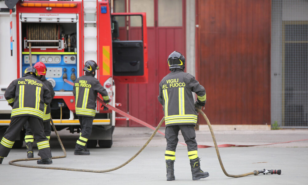 Vigili del fuoco - Incendio cantiere navale Molinas