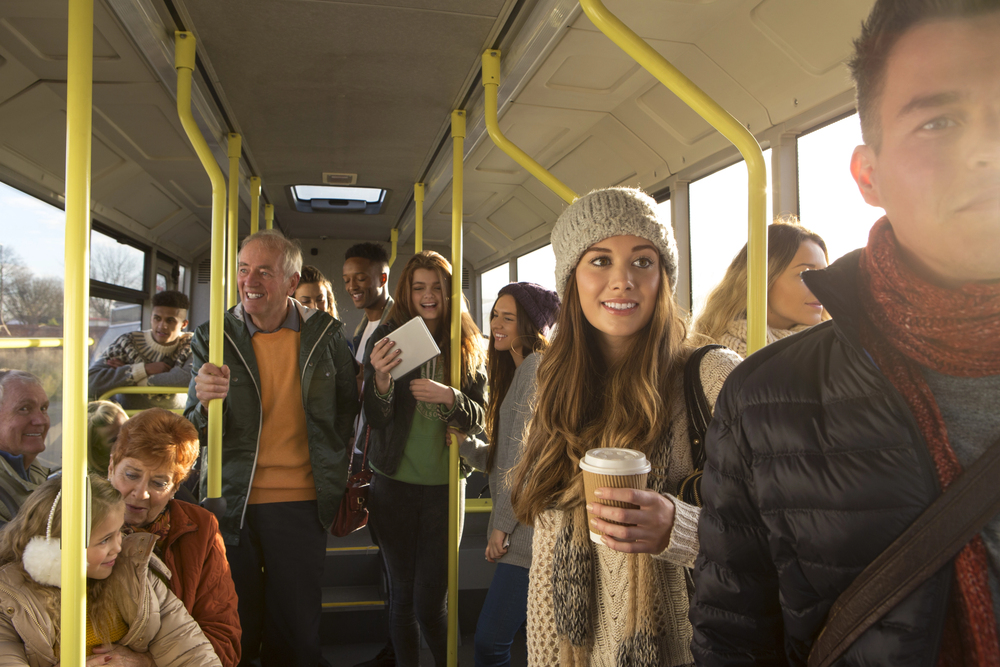 Persone su un autobus