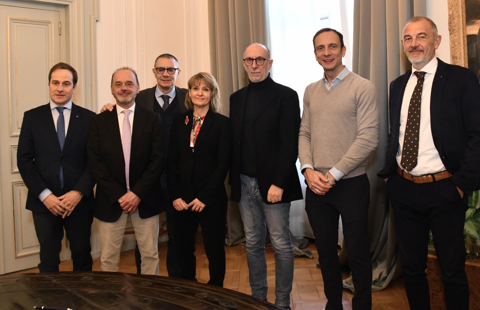 Da sinistra: Denis Caporale (Asufc), Antonio Poggiana (Asugi), Giuseppe Tonutti (Asfo e Cro Aviano), Francesca Tosolini (Burlo Garofolo), l'assessore Riccardo Riccardi, il governatore Massimiliano Fedriga e Stefano Dorbolò (Arcs)