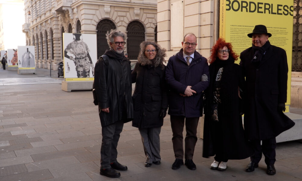 Foto di gruppo delle autorità per l'inaugurazione di Borderless