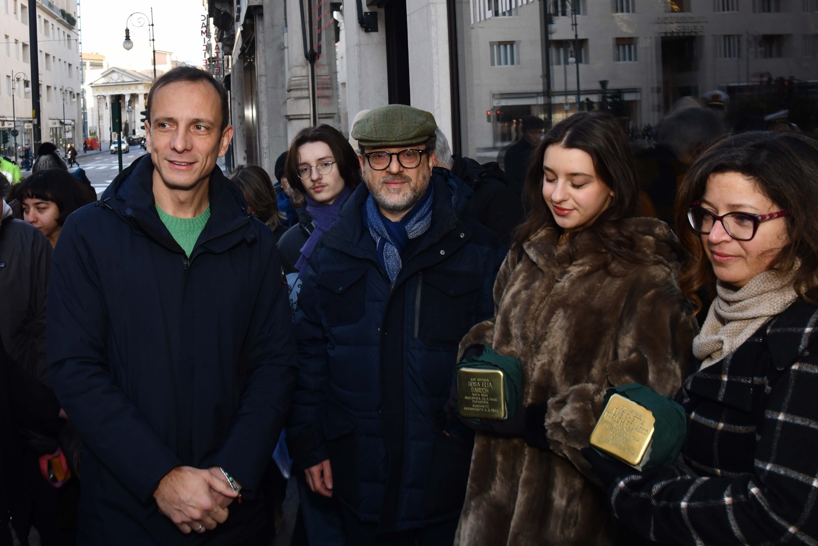 Il governatore Massimiliano Fedriga alla posa della pietra d'inciampo in corso Italia 12 a Trieste