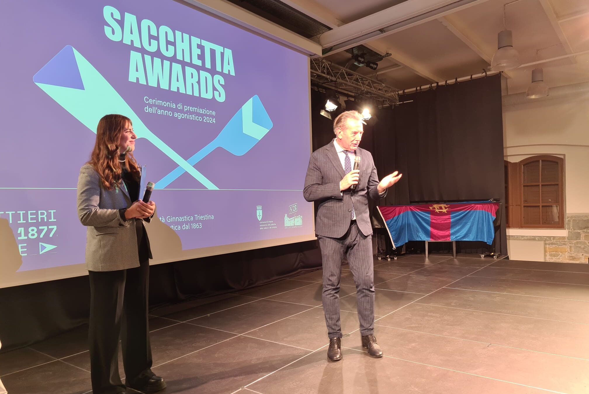 Un momento dei Sacchetta Awards, con l'assessore Fabio Scoccimarro sul palco