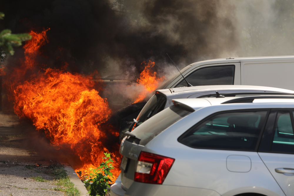 Auto in fiamme