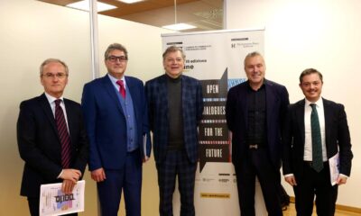 Foto di gruppo alla conferenza stampa