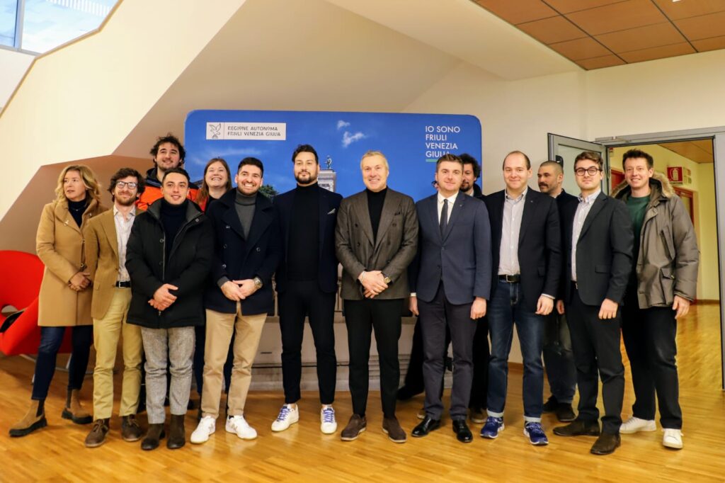 L'assessore Sergio Emidio Bini con la delegazione di giovani imprenditori del Comitato imprenditoria giovanile della Camera di commercio di Pordenone-Udine