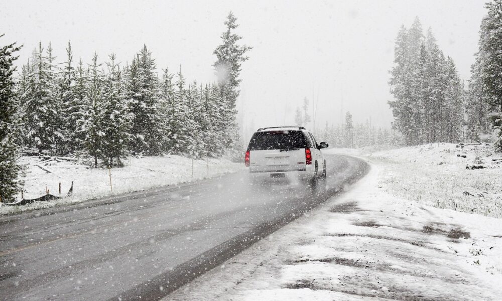 Guidare in inverno tra pioggia e neve