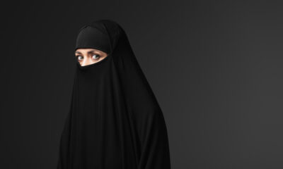 Ragazza con il velo (niqab)